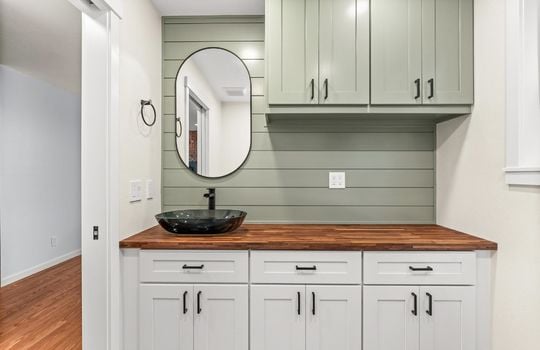 28-DSC07256-lower-bath-front-view