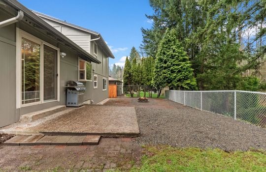 32-DSC07289-backyard-wide