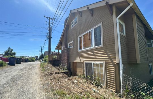 4- 1115 S 18th