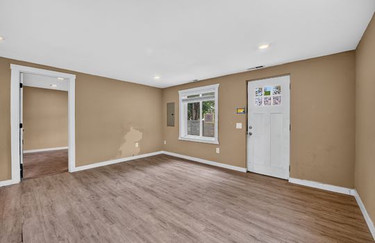 12_512_133rd_St_S-Living_room-3760