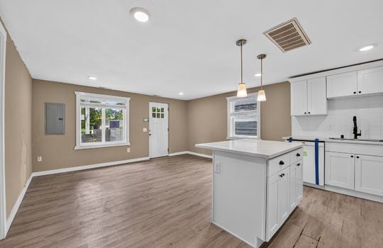13_512_133rd_St_S-Kitchen-3766