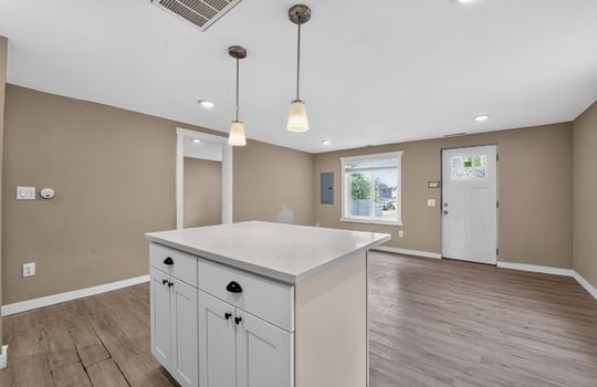14_512_133rd_St_S-Kitchen-3772