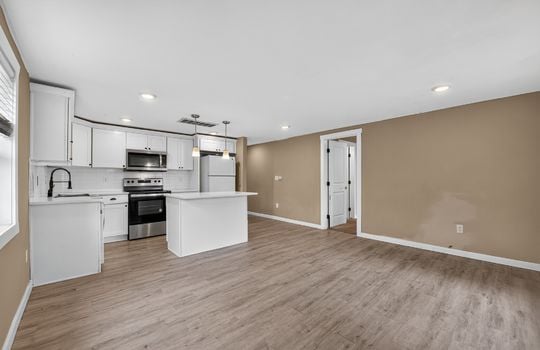 16_512_133rd_St_S-Kitchen-3777