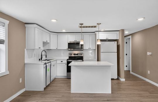 17_512_133rd_St_S-Kitchen-3768