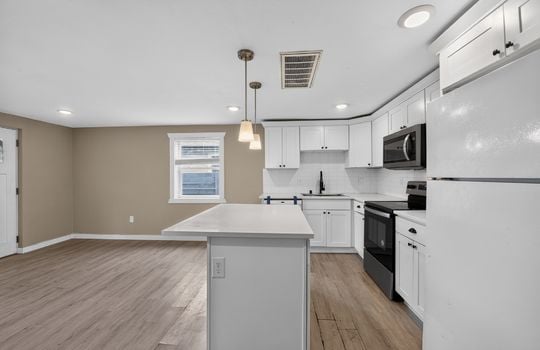 18_512_133rd_St_S-Kitchen-3771