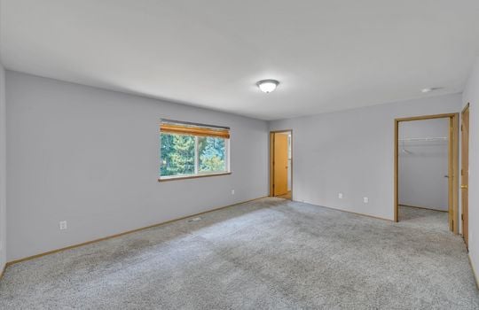 21-10728 211th Avenue Court E-21