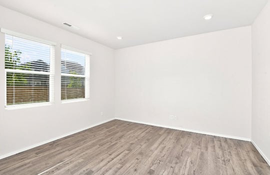 004 - Living Room