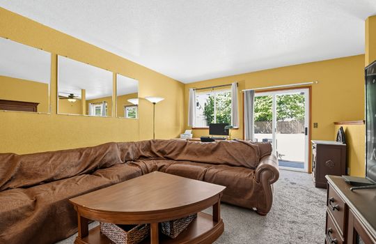 10_20901_116th_St_E-Living_room-4656