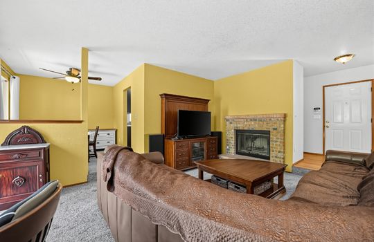 11_20901_116th_St_E-Living_room-4652