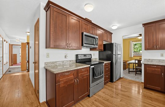 14_20901_116th_St_E-Kitchen-4665