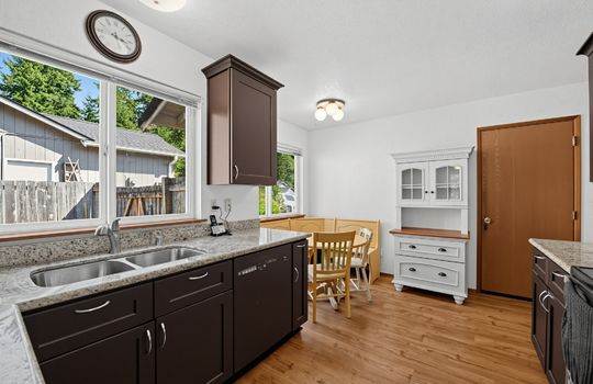 16_20901_116th_St_E-Kitchen-4660