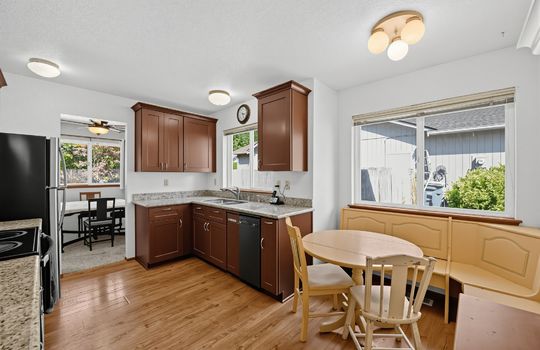 17_20901_116th_St_E-Kitchen-4659