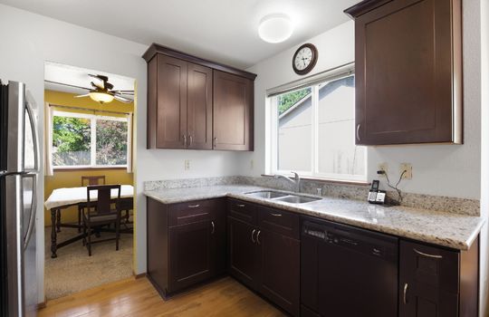 18_20901_116th_St_E-Kitchen-4662