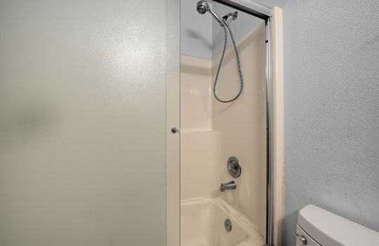 29_20901_116th_St_E-Bathroom-4677
