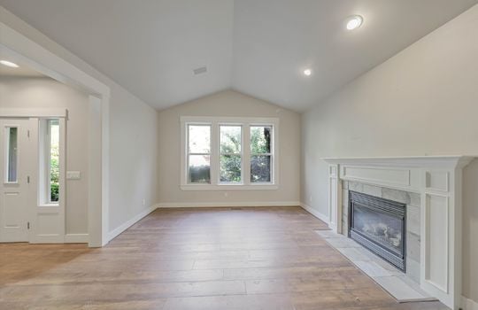 06-18301 62nd St E-6