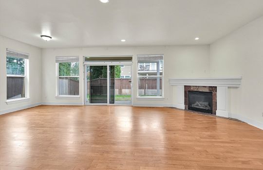 19-4712 204th St Ct E-19