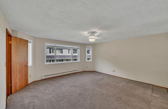22-32711 1st Ave S-22