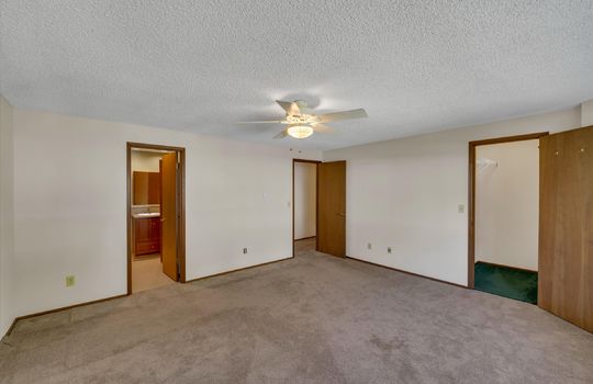 24-32711 1st Ave S-24