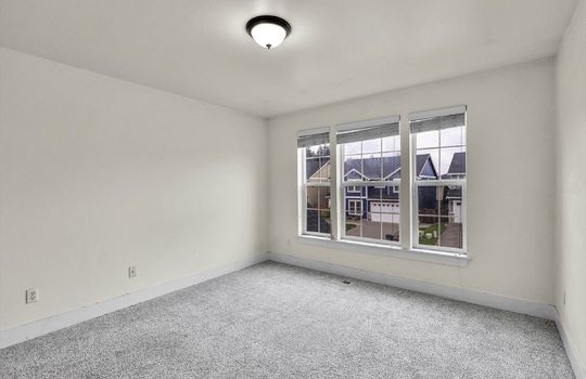 47-4712 204th St Ct E-47