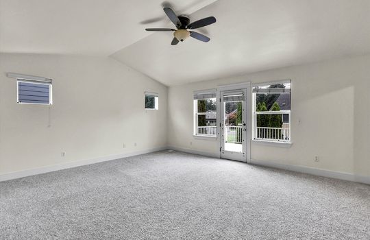 56-4712 204th St Ct E-56