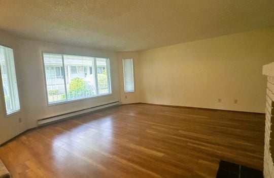Living Room - 32711