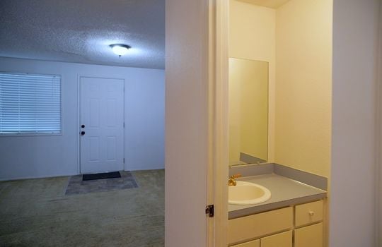09-half-bath