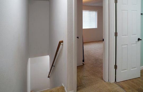 10-upstairs-hall