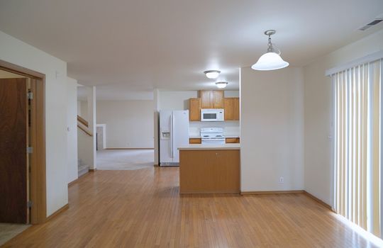 12-dining-to-kitchen