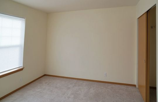 25-upstairs-bedroom