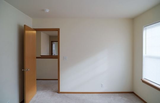 26-upstairs-bedroom