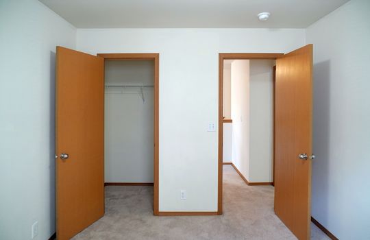 28-upstairs-bedroom