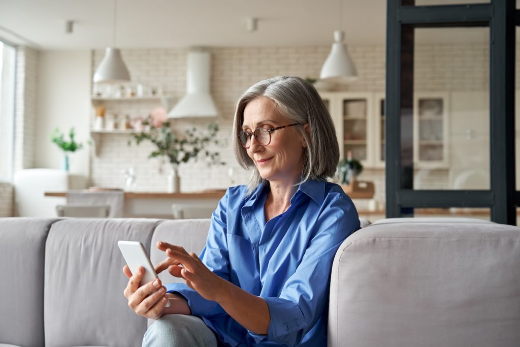 browsing-homes-online-1024x683