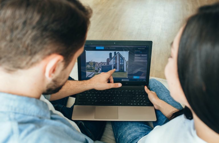 couple-home-search-laptop-1-768x502