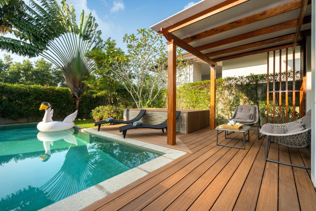 pool-deck-floatie-1024x683
