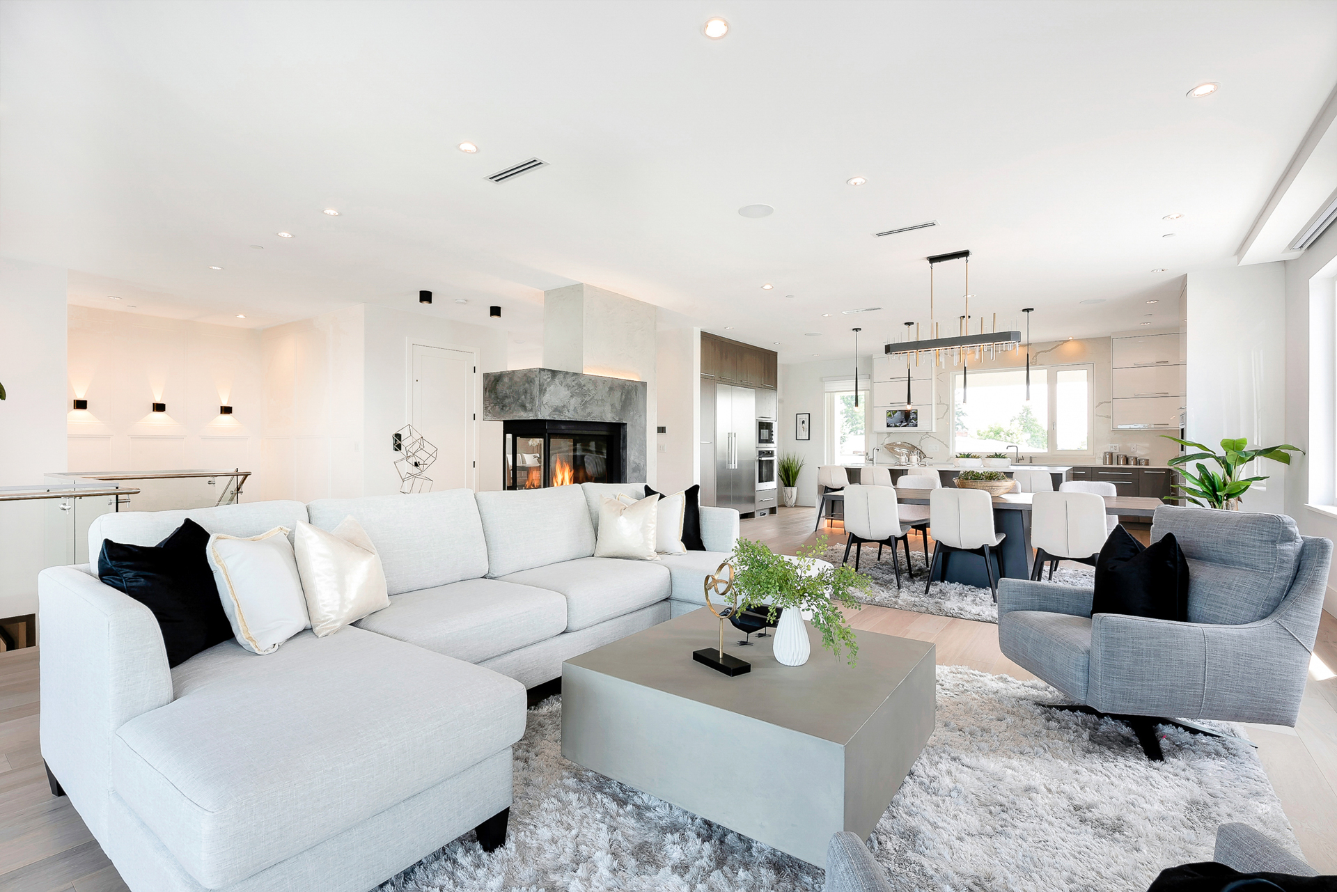 Elegant-house-with-open-concept-and-luxury-furnishings-2