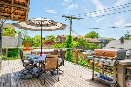 021-466090-820EvergreenWalk-19_13423973