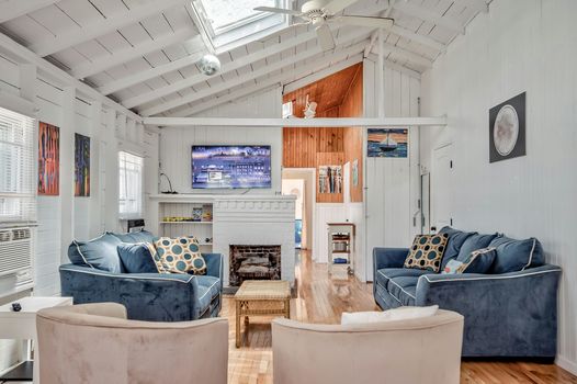 022-466826-296CottageWalk-22_13453516