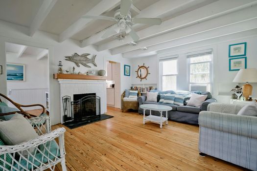 032-467694-14NCrescentDr-31_13491449