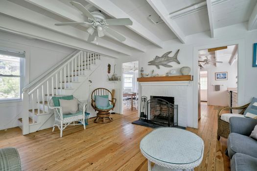 033-467694-14NCrescentDr-32_13491450