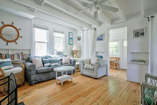 036-467694-14NCrescentDr-35_13491453