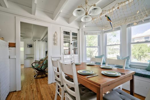 038-467694-14NCrescentDr-37_13491455