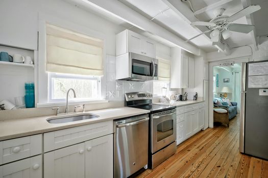 041-467694-14NCrescentDr-40_13491459