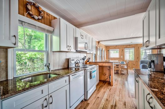 042-466090-820EvergreenWalk-41_13423998