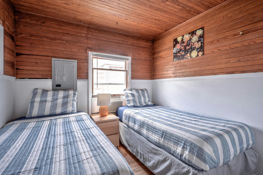 042-466826-296CottageWalk-42_13453552