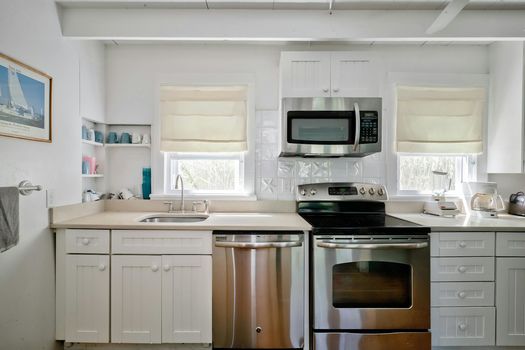 042-467694-14NCrescentDr-41_13491460