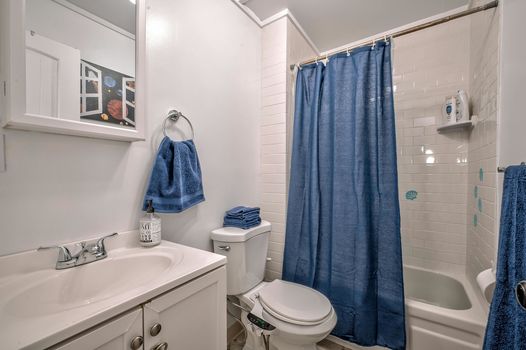 044-466826-296CottageWalk-44_13453555