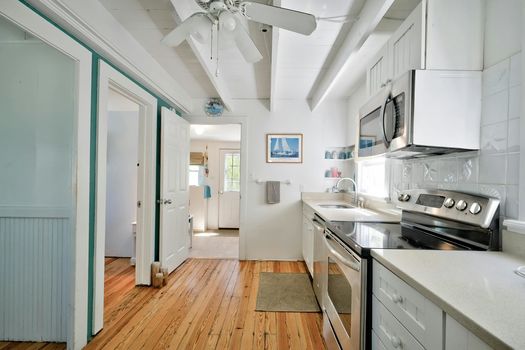 045-467694-14NCrescentDr-44_13491463