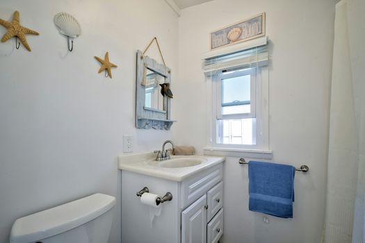 048-467694-14NCrescentDr-47_13491466