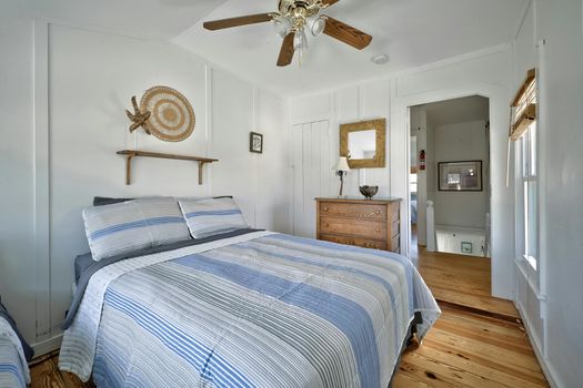 055-467694-14NCrescentDr-54_13491474