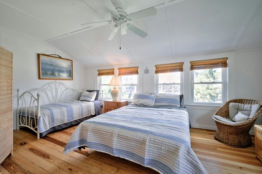 056-467694-14NCrescentDr-55_13491475